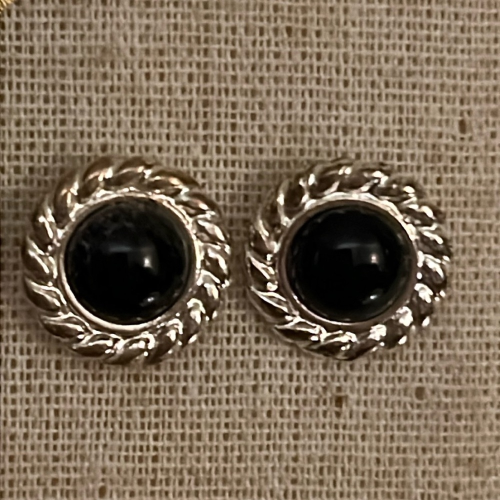 Silver and black everyday studs; “David Yurman” look gives luxe touch & simple